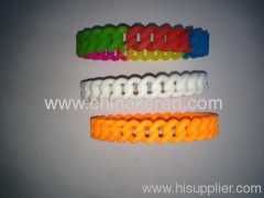 2013 fashion silicone twist bands