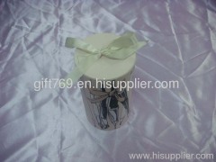 Cylindrical gift box