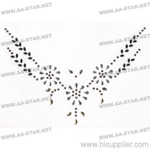 hotfix nailhead motif fashion necklace design