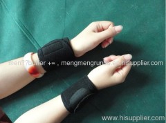 Self-heating wrist support