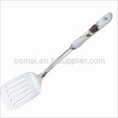 Ceramic handle leak-shovel