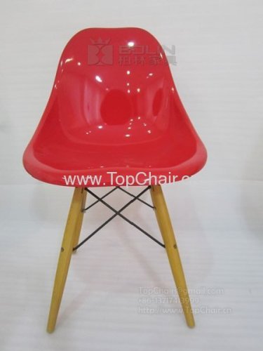 Eames Plastic Side Chair