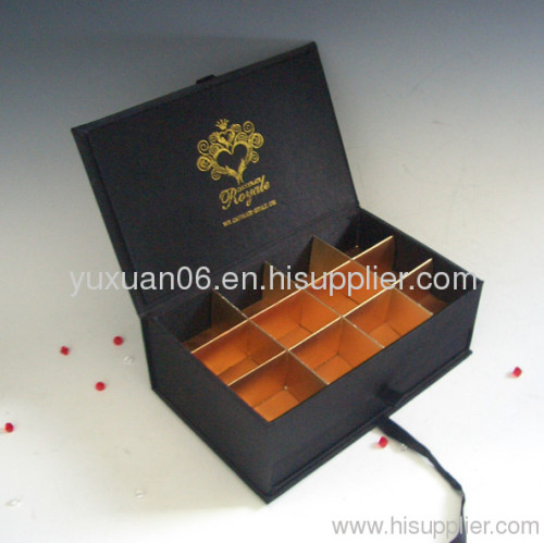 Paper gift box with dividers