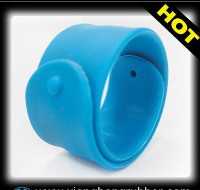 new design silicone snap bracelet