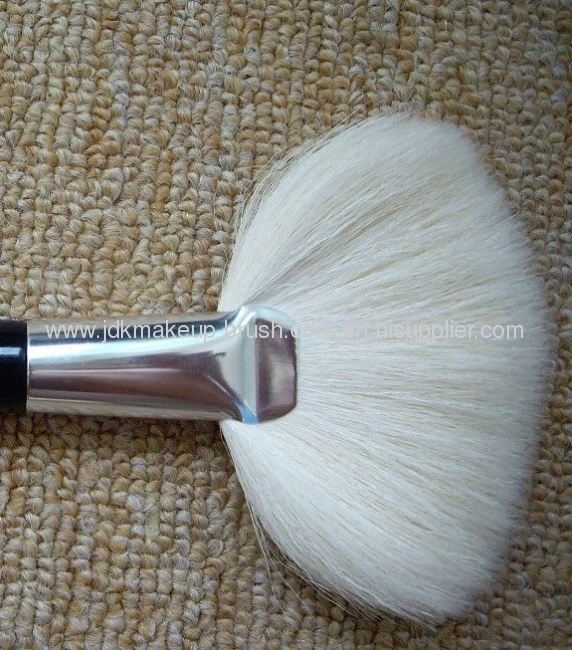 Soft Goat Hair Big Fan Blush Brush