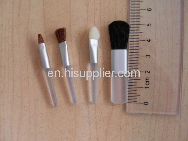 Portable 4PCS Makeup brush Kit with Plastic handle