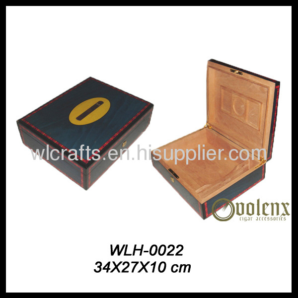 High gloss wooden cigar humidor