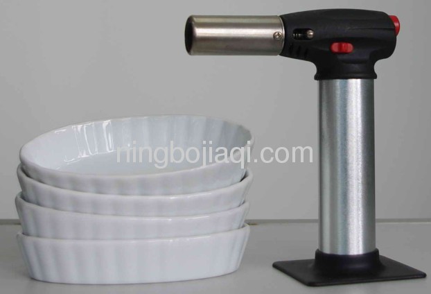 CREME BRULEE TORCH WITH WHITE CERAMIC DISHES MT8s