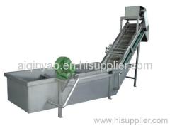 Fruit and vegetable cleaning machine for fruit juice process