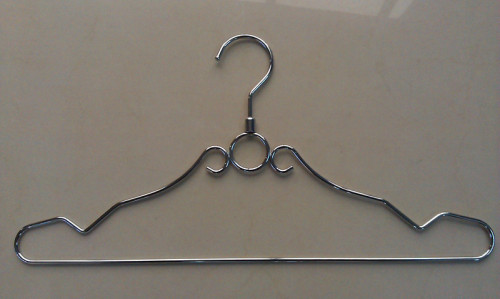 Metal wire hanger