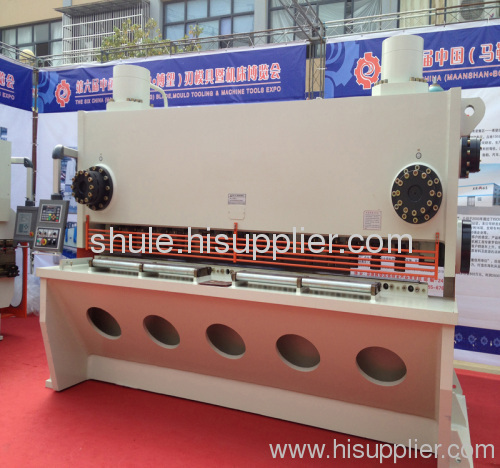 Hydraulic/CNC Shearing machine