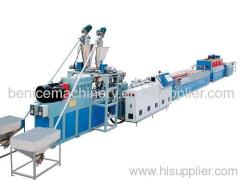 Plastic products extruding machine