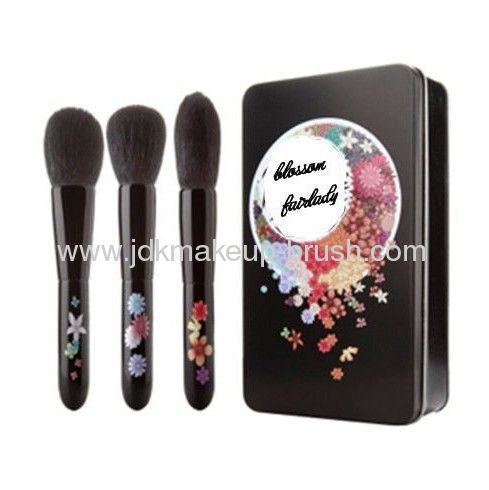 Elegant cosmetic brush set