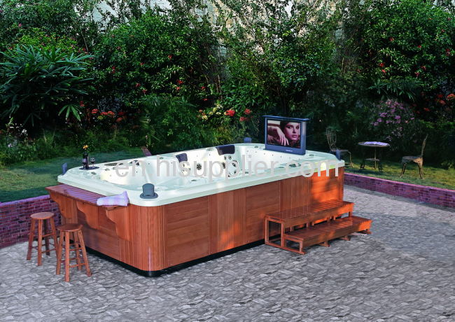 large hot tubs in outdoor 