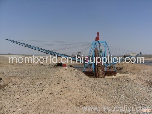 Many transfer sand-excavating ship