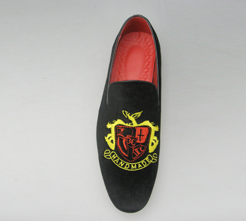 fashion style velvet slippers custom made embroider supplier