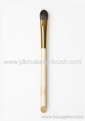 Oval shadow brush