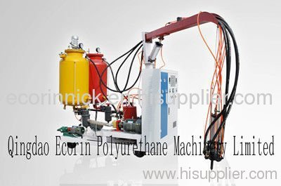 Low pressure self-cleaning foaming machine