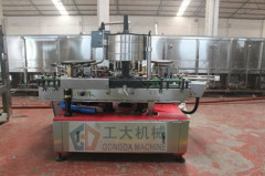 Bottle labeling machine