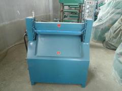 Rubber strip cutting machine