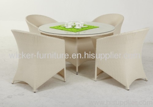 Outdoor wicker dining round table and chairs