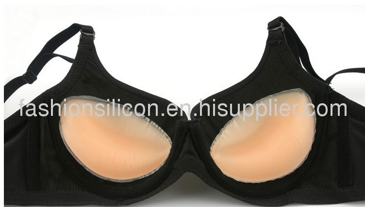 Comfortable feel and Real-touching lightweight silicon breast pads