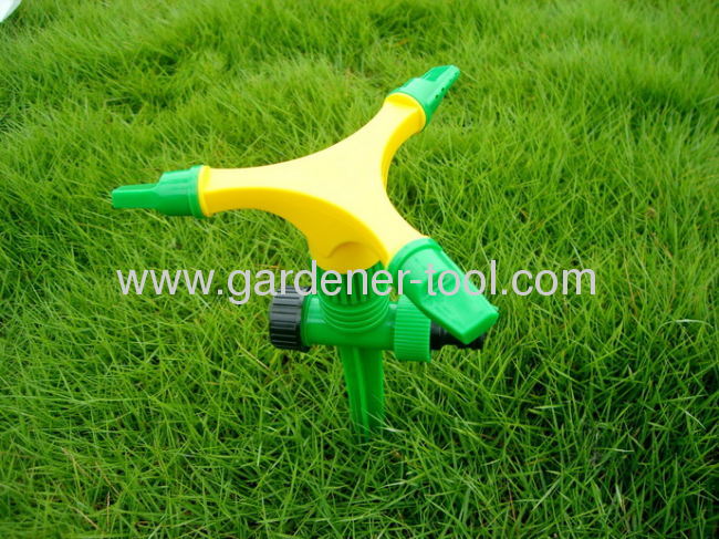 Plastic 3-arm rotary water sprinkler with plastic spike