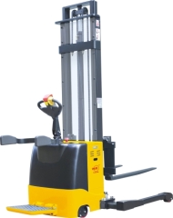 Double pallet lifting stacker