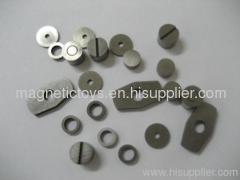 High magnetic flux sintered AlNiCo magnet