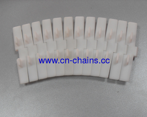 Plastic sideflexing table top conveyor chains with flight (RW880STABF)