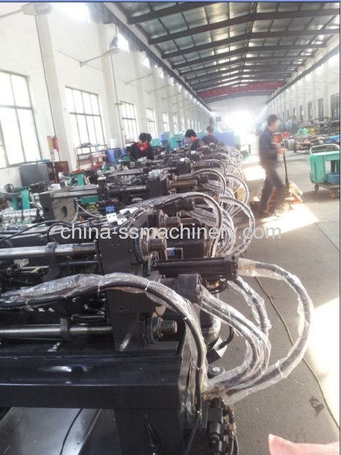 Energy saving plastic injection machine