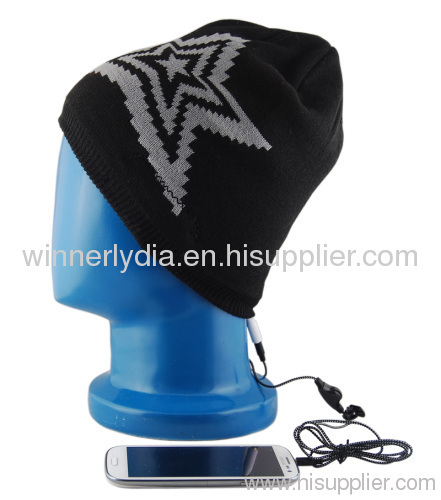 Intarsia knitted beanie headphone in good sound performance