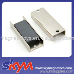 Ferrite channel magnet with hole