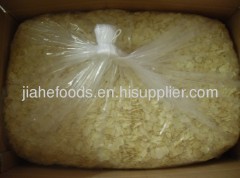 superior dehydrated garlic flakes with cutting roots