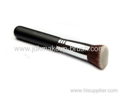 Classic Liquid Angled Foundation Brush