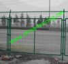 Welded curved wire mesh fence