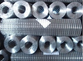 Welded wire mesh roll