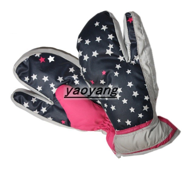 lovely and cute style and high quality children sport mittens