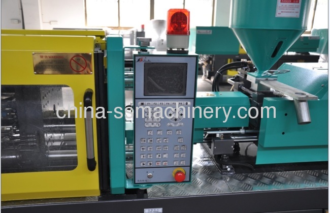 Small and precise injection molding machine