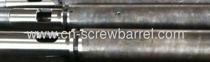 Screw and barrel for pelletizer machine 
