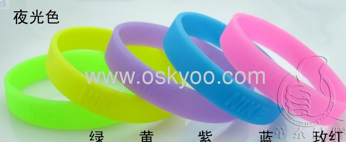 silicone NIKE sports basketball grow in dark wristbands custom dessbod bracelet