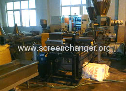 Back flush screen changer for waste recyling machine