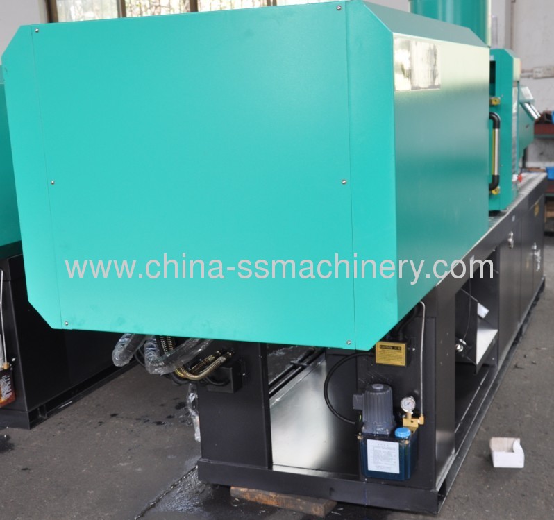 900KN fixed pump injection molding machine