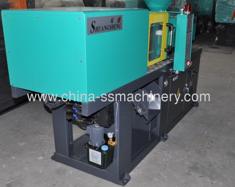 Small gears making injection molding machine