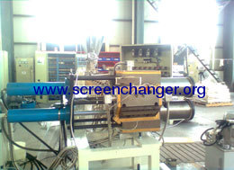 Hydraulic screen changer for extrusion lines