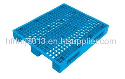 the blue plastic pallet