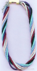 twist plastic pearl necklace