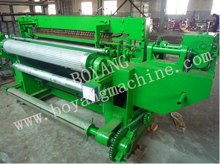 Welded wire mesh machine