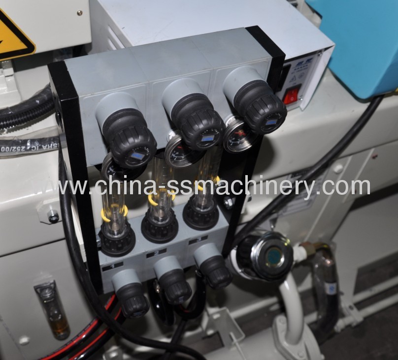 High speed injection molding machine