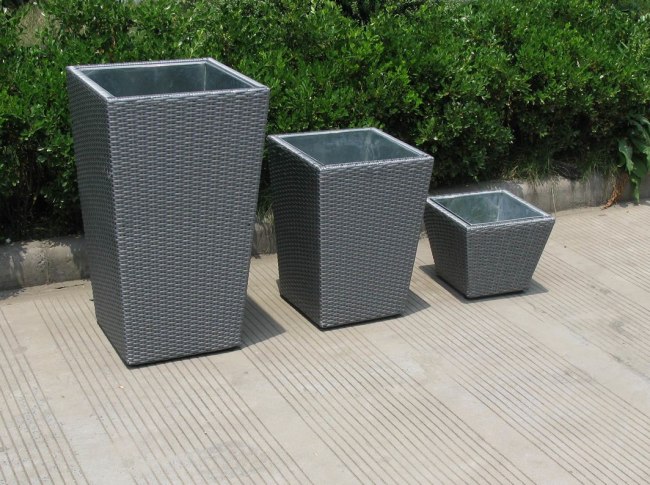 Garden rattan planters with zinc plates inside